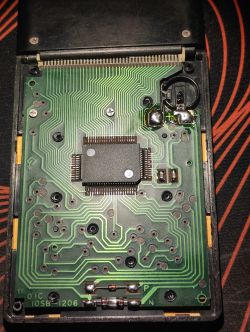 Kalkulator SLD-760N - poszukiwana nazwa głównego układu scalonego do przeprogramowania