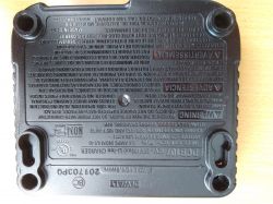 Naprawa ładowarki DeWalt DCB107, porównanie wersji EU i USA, przeróbka na 230V Naprawa ładowarki DeWalt DCB107, porównanie wersji EU i USA, przeróbka na 230V