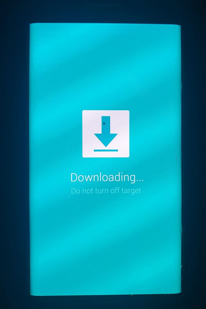 Niebieski ekran na Samsung Galaxy S7 Edge brak reakcji przycisków i restartu