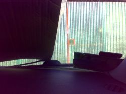 Audi A3 8L - naprawa pęknięcia szyby: folia czy żywica?