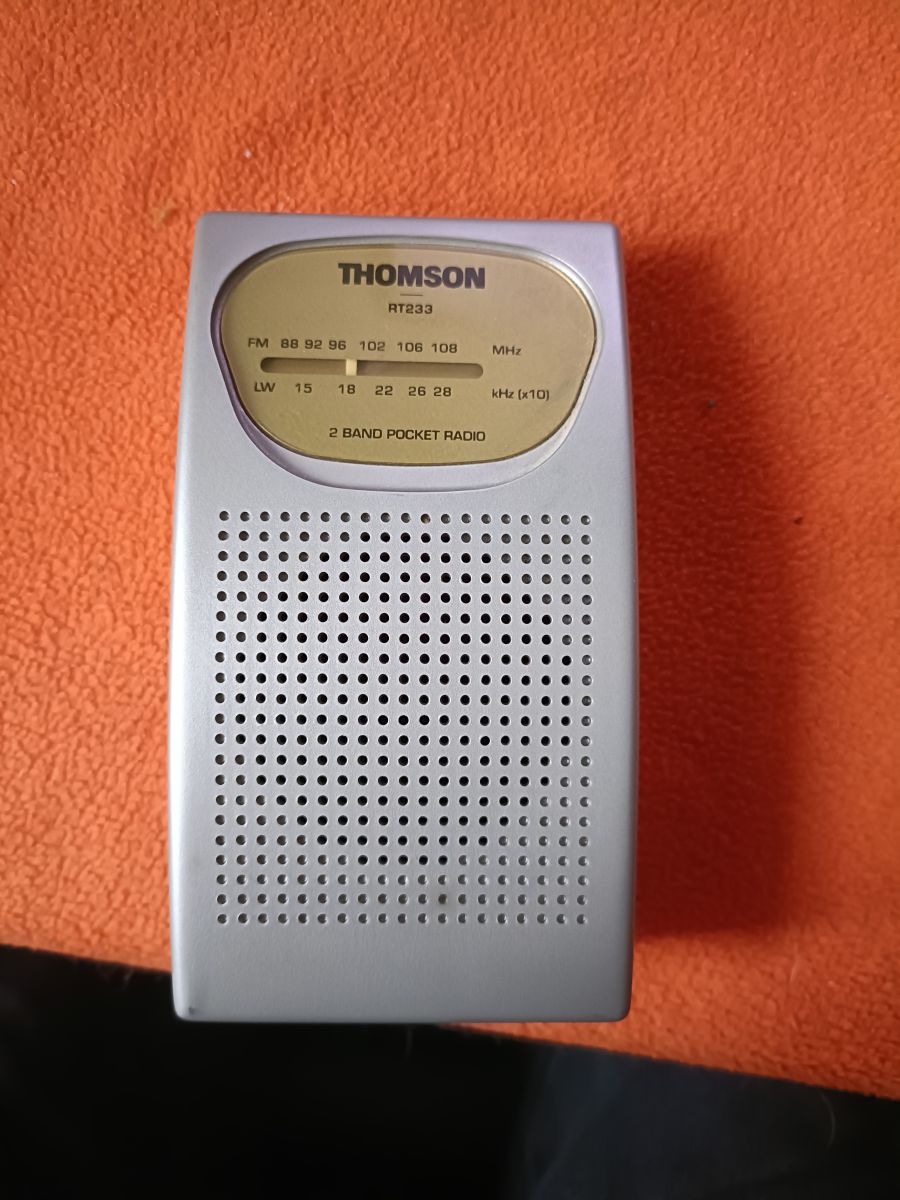 [Rozwiązano] Schemat zasilania radia tranzystorowego Thomson RT 233 L ...