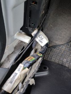 Focus 2000 1.6 benzyna - Uniwersalny sterownik zamka. Jak podłączyć.