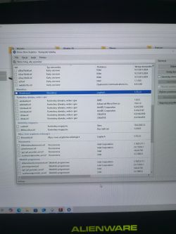 Zdjęcie ekranu laptopa z otwartym programem Driver Store Explorer na systemie Windows, pokazującym listę zainstalowanych sterowników.