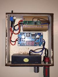 Zasilacz warsztatowy zasilany bateryjnie