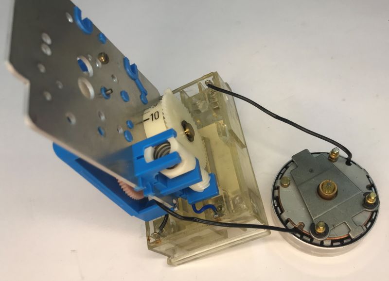 Time delay relay for delaying the switching on/off of the receiver - retro presentation - E. Dold &a
