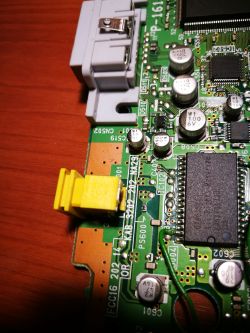PsOne SCPH 102 nie włącza się - brak zasilania, przypalony element na płycie