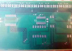 Alternatywne metody szybkiego i dokładnego wykonania płytek PCB bez drukarki laserowej.