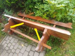 Jak ustabilizować chwiejącą się ławkę ogrodową – sposoby na naprawę