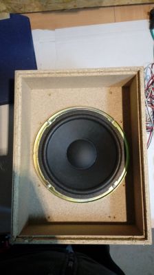 Subwoofer Aiwa SX-NBL28 - Jak go podłączyć pod wzmacniacz?