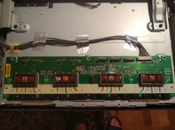 Toshiba 32XV500P - Problemy z podświetleniem, wymiana elektrolitów, napięcia na płycie
