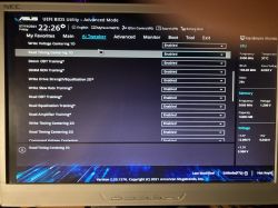 Zrzut ekranu BIOS UEFI w trybie zaawansowanym na płycie głównej ASUS