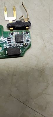 Jaka pojemność kondensatora SMD w karcie Megane 2 z komunikatem o baterii?