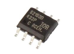 Układ scalony SOIC-8 SMD z oznaczeniami na obudowie.