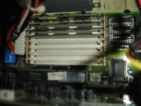 Komputer 486 z Windows 95 resetuje się po starcie - jak naprawić?