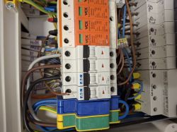 Sofar HYD 5KTL-3PH + BTS 5 kWh – falownik nie wraca automatycznie po zaniku prądu