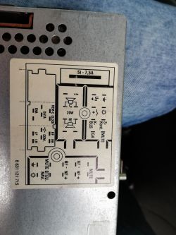 Audi A3 8L: Montaż radia nieoryginalnego - problem z kostką czerwoną i żółtą