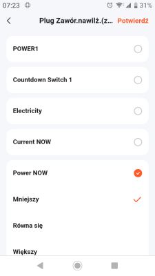 Ekran ustawień dla inteligentnego gniazdka z wyborem opcji Power NOW i warunku Mniejszy