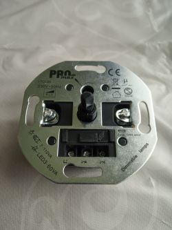 Jak prawidłowo podłączyć ściemniacz ProMMax-17CL26 i czy nadaje się do LED?