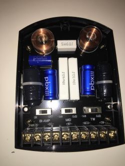 - Car radio + crossover z B-amp + 3way component speakers polaczenie ?