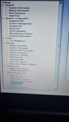 Dlaczego nieużywany laptop DELL sam się wyłącza/wchodzi w tryb uśpienia?