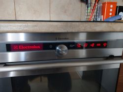 Piekarnik Electrolux EOC69400X - Nie uruchamia się, zasilanie jest, zegar działa Piekarnik Electrolux EOC69400X - Nie uruchamia się, zasilanie jest, zegar działa