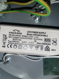 Jaki transformator do lampy LED? Szukam modelu jak na zdjęciu.