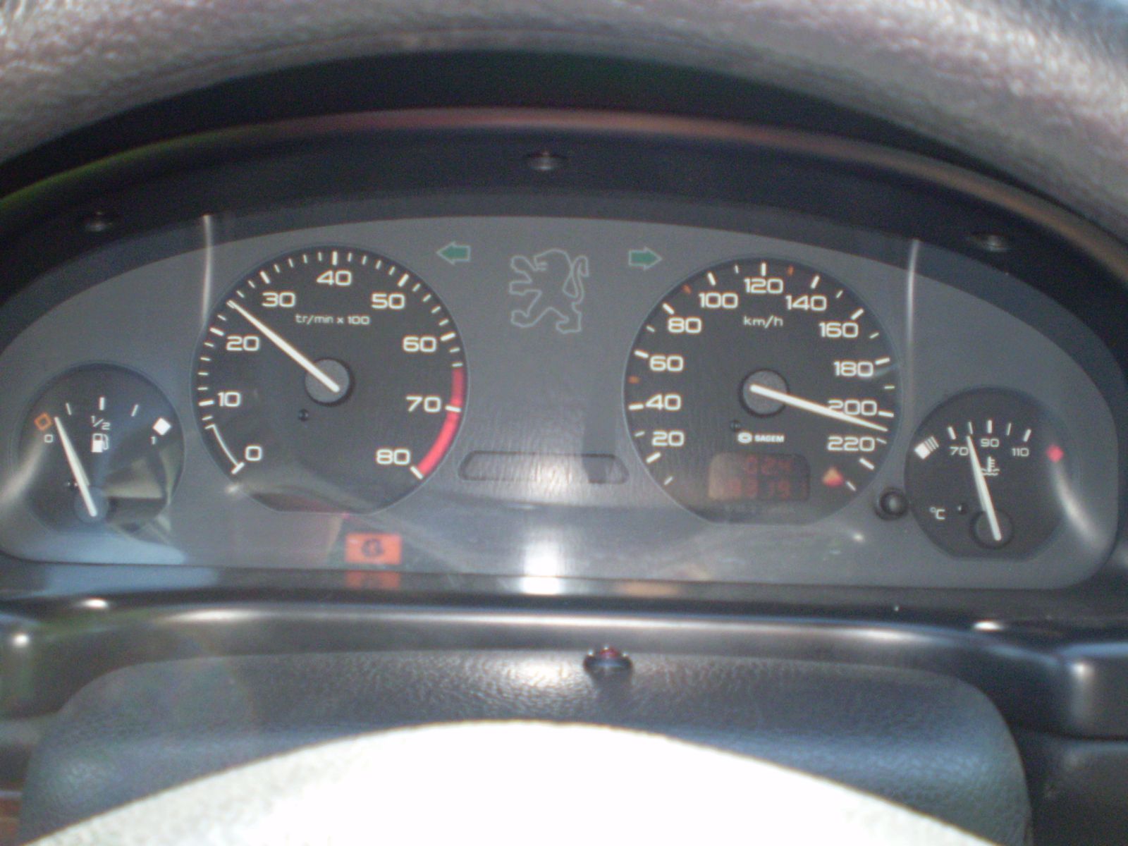 Peugeot 406 falują obroty na benzynie i gazie.........