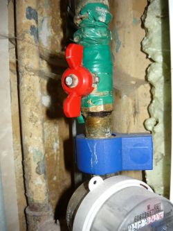 The flush ball valve does not want to turn.