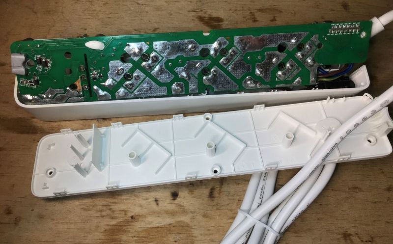 Which Wi-Fi controlled strip with QC? The interior of the Tapo P300 from TP-Link