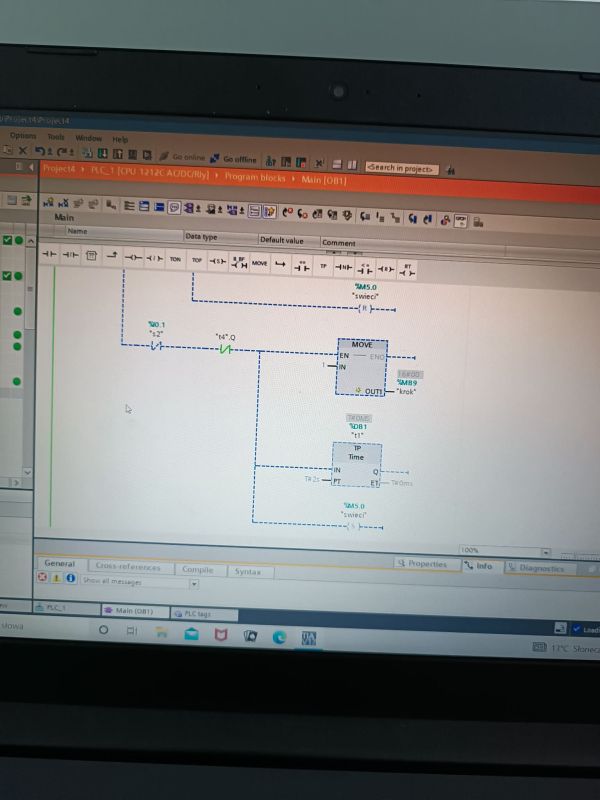 Ekran TIA Portal z drabinką LAD w Main (OB1) z blokami MOVE i timerem TP