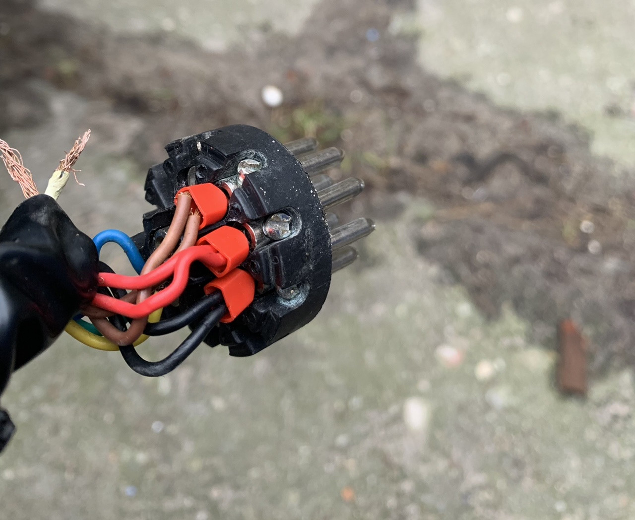 Wiring Diagram for 13Pin Trailer Socket Connection (Germany) 2
