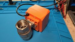 Zawór z napędem HPControl A83 9-24V DC 2-przewodowy - integracja Satel Integra