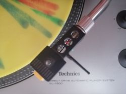 Technics SL-1300 - Ramię gramofonu nie zatrzymuje się przy krawędzi talerza