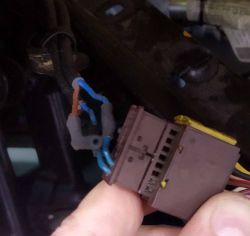 Trafic passenger long 2,5 2008 - podłączenie napinaczy pasów