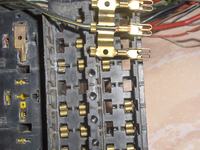 Nietypowy konektor gniazda bezpiecznika