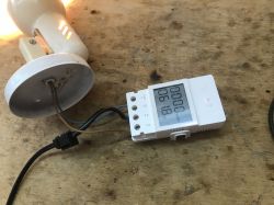 Sonoff POWR316D energy meter connected to a lamp