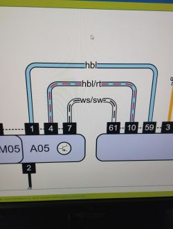 Schemat elektryczny do Fiat Croma, przedstawiający połączenia między modułem a sterownikiem silnika.