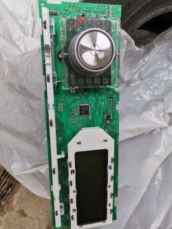 Siemens iQ800 WM14Y50L - jak odczytać spalony element płytki wyświetlacza?