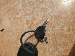 Jak rozpoznać model alarmu w samochodzie po sygnałach i pilocie?