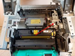 HP Color LJ 2840 - Drukuje puste kartki po wymianie bębna i tonerów