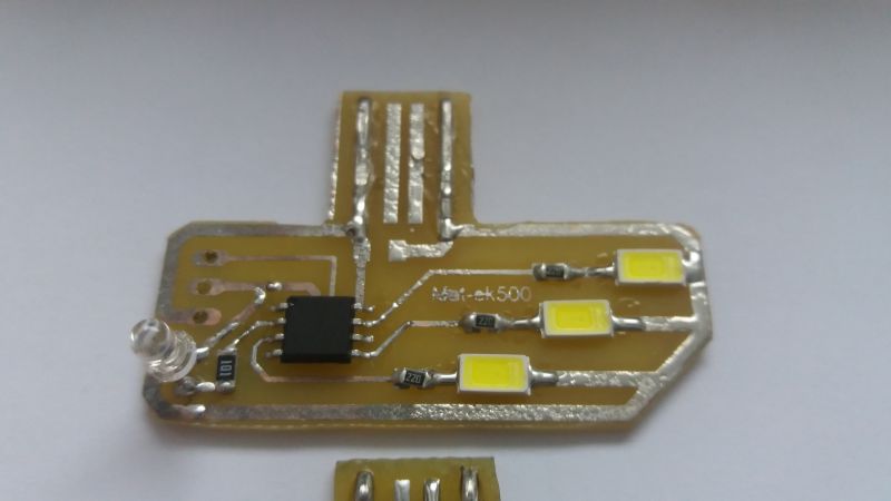 Lampka USB , sterowana dowolnym pilotem