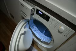 Bosch Condenser Tumble Dryer: Comparing WTW85460PL Heat Pump Model and Conventional Options
