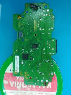 Pad PS4 JDM-040 - prośbą o ide - pourywane elementy na płycie JDM-040