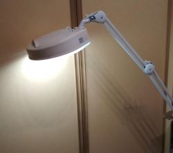 Warsztatowa lampa z lup± - prezentacja Warsztatowa lampa z lup± - prezentacja