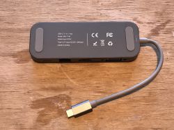 BW-TH8 czyli hub USB typu C dodatkowo oferujący wyjście na monitor HDMI/VGA