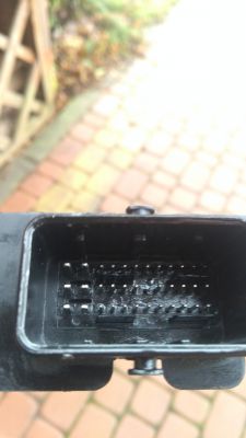 Berlingo 2002 1.9d - Skorodowana kostka sterownika, potrzebny schemat