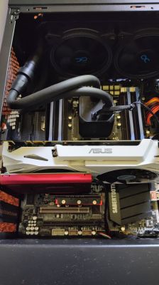 Bąbel powietrza w bloku chłodzenia wodnego Alphacool RGB 240CPU - czy to norma?