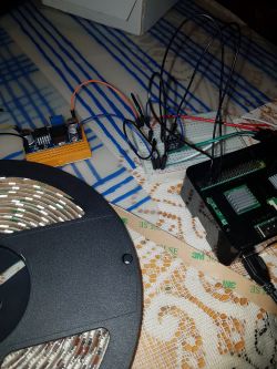 Podłączenie programowalnych pasków ledowych do zasilacza 12,5 V