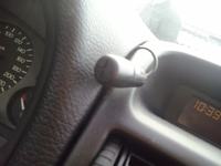 Funkcje urządzeń przy kierownicy i auto-monitorze w nowym samochodzie