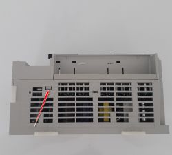 Wnętrze sterownika PLC MELSCEC iQ-F FX5U Wnętrze sterownika PLC MELSCEC iQ-F FX5U